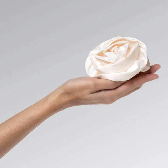 Kitsch Satin Rosette Medium Flat Cloud Clip - Cream