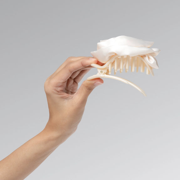 Kitsch Satin Rosette Medium Flat Cloud Clip - Cream